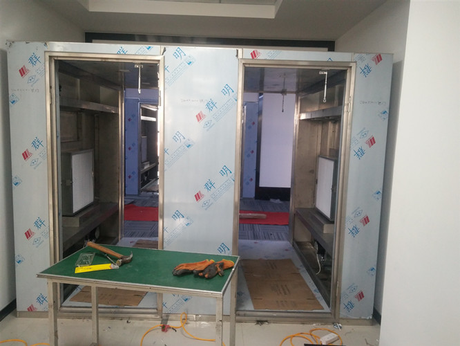 百色風(fēng)淋室價(jià)格:風(fēng)淋室(貨淋室)是食品廠必備的車間設(shè)備
